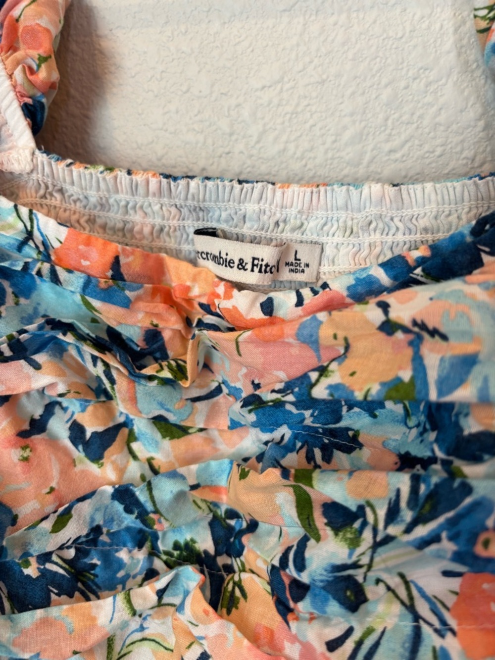 Abercrombie and Fitch Smocked Floral Ruffle Sleeve Women's Top - Picture 3 of 3